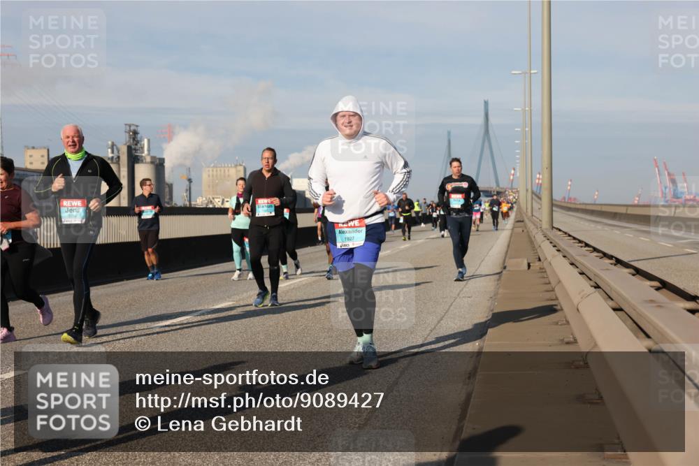 03.10.2025 - Köhlbrandbrückenlauf Lena Gebhardt http://msf.ph/oto/9089427 03.10.2025 10:07:08 Position 2 3256, 1927 meine-sportfotos.de