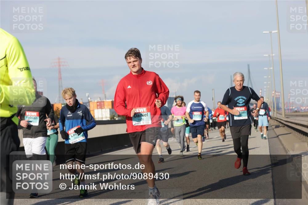 03.10.2025 - Köhlbrandbrückenlauf Jannik Wohlers http://msf.ph/oto/9089430 03.10.2025 09:58:33 Position 3 3644, 1456 meine-sportfotos.de