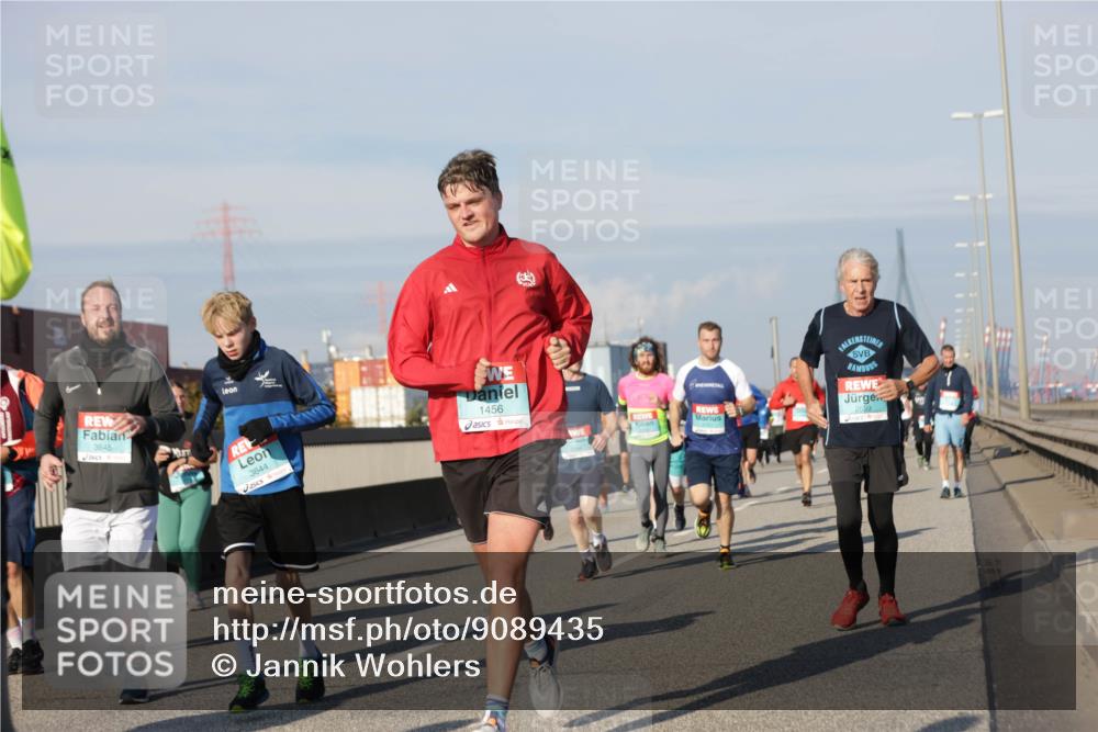03.10.2025 - Köhlbrandbrückenlauf Jannik Wohlers http://msf.ph/oto/9089435 03.10.2025 09:58:33 Position 3 3645, 1456, 3644, 2699 meine-sportfotos.de