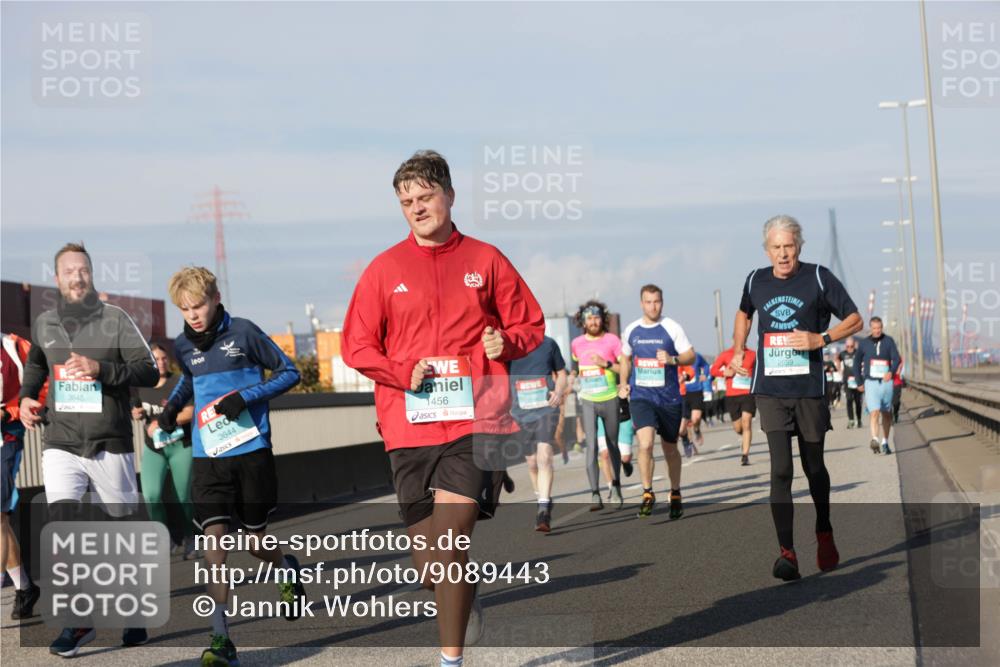 03.10.2025 - Köhlbrandbrückenlauf Jannik Wohlers http://msf.ph/oto/9089443 03.10.2025 09:58:33 Position 3 3645, 3644, 1456 meine-sportfotos.de