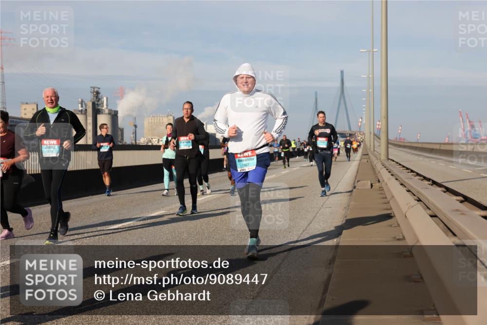 03.10.2025 - Köhlbrandbrückenlauf Lena Gebhardt http://msf.ph/oto/9089447 03.10.2025 10:07:08 Position 2 1927 meine-sportfotos.de