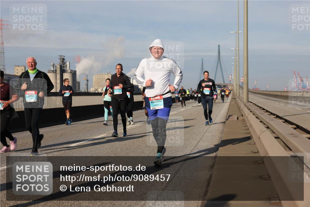 03.10.2025 - Köhlbrandbrückenlauf Lena Gebhardt http://msf.ph/oto/9089457 03.10.2025 10:07:08 Position 2 3256, 1927 meine-sportfotos.de