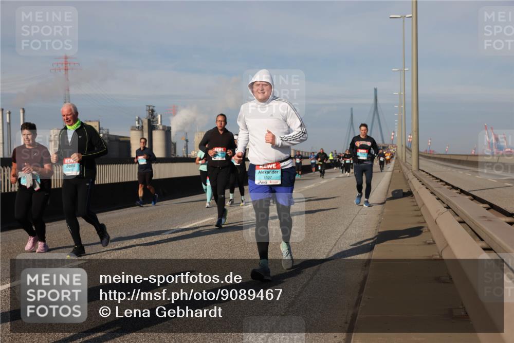 03.10.2025 - Köhlbrandbrückenlauf Lena Gebhardt http://msf.ph/oto/9089467 03.10.2025 10:07:08 Position 2 3256, 1927 meine-sportfotos.de
