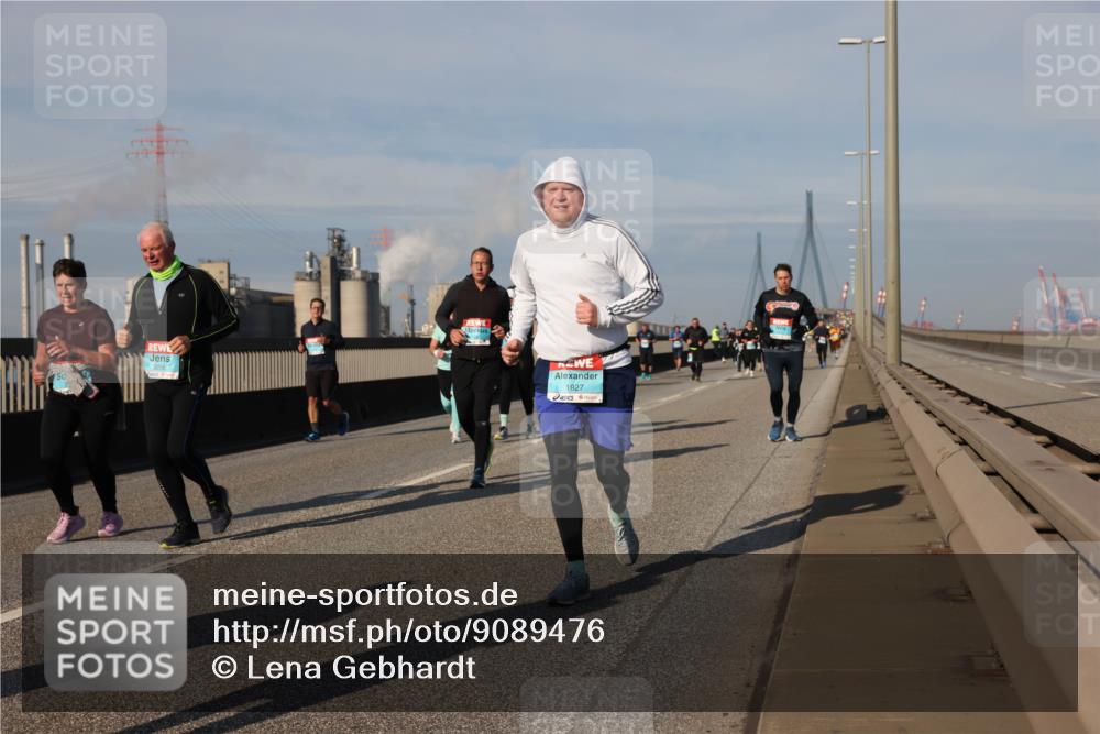 03.10.2025 - Köhlbrandbrückenlauf Lena Gebhardt http://msf.ph/oto/9089476 03.10.2025 10:07:08 Position 2 1927 meine-sportfotos.de