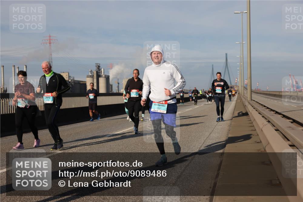 03.10.2025 - Köhlbrandbrückenlauf Lena Gebhardt http://msf.ph/oto/9089486 03.10.2025 10:07:08 Position 2 3256, 1927 meine-sportfotos.de