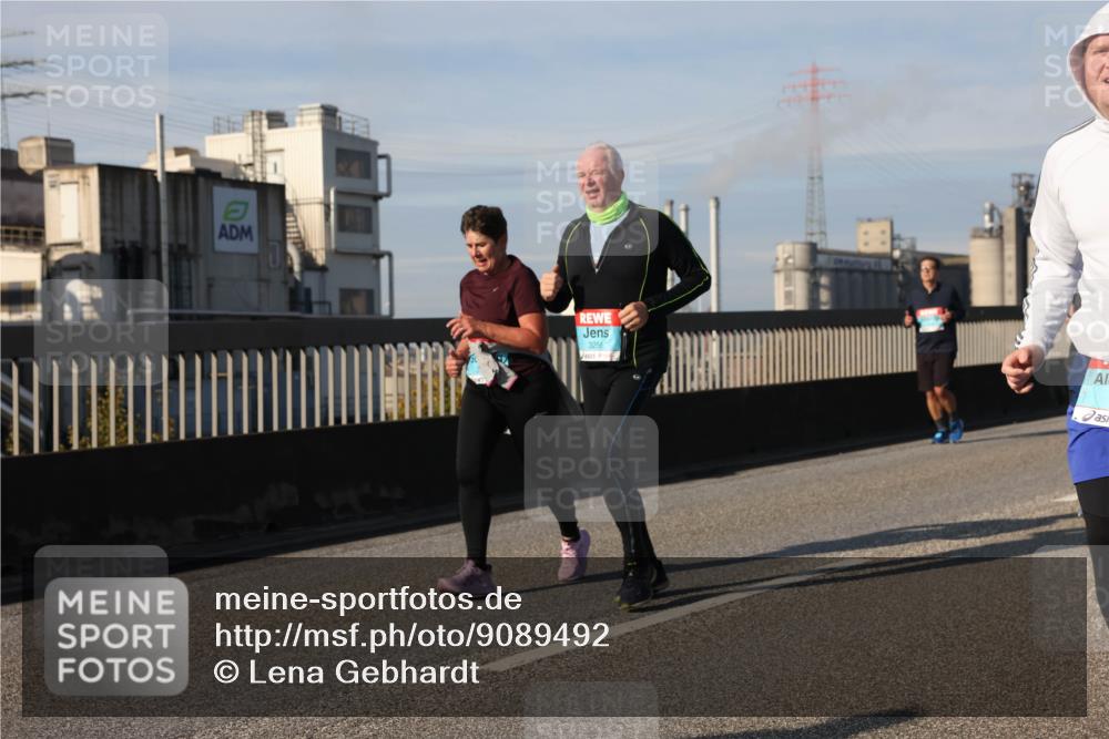 03.10.2025 - Köhlbrandbrückenlauf Lena Gebhardt http://msf.ph/oto/9089492 03.10.2025 10:07:09 Position 2 3256 meine-sportfotos.de