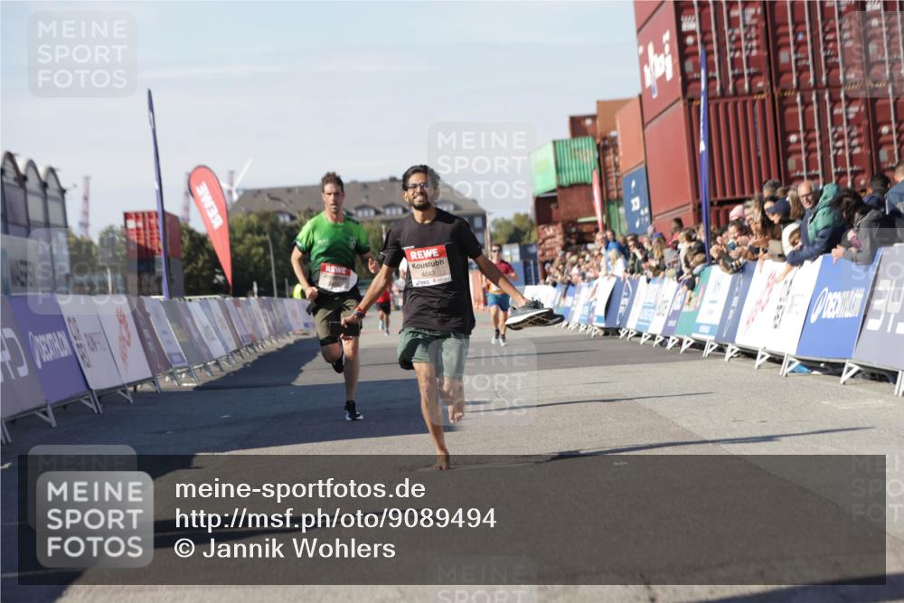 03.10.2025 - Köhlbrandbrückenlauf Jannik Wohlers http://msf.ph/oto/9089494 03.10.2025 12:53:39 Ziel 4043, 4155, 6241, 6624, 6804 meine-sportfotos.de
