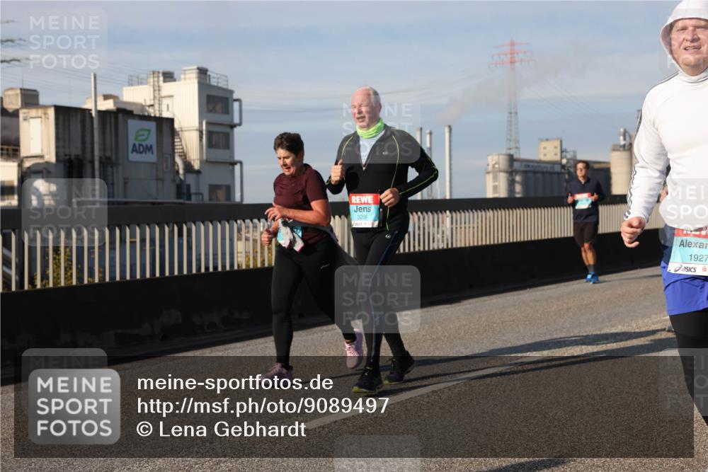 03.10.2025 - Köhlbrandbrückenlauf Lena Gebhardt http://msf.ph/oto/9089497 03.10.2025 10:07:09 Position 2 3256, 1927 meine-sportfotos.de