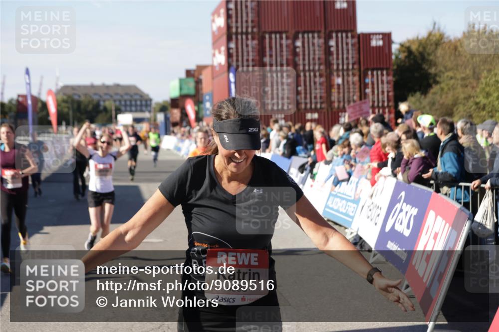 03.10.2025 - Köhlbrandbrückenlauf Jannik Wohlers http://msf.ph/oto/9089516 03.10.2025 13:19:22 Ziel 4593, 4690, 4725, 4727, 4828, 4971, 4996, 5009, 5405, 5443, 5451, 5578, 5853, 6057, 6225, 6226, 6230, 6576, 6753 meine-sportfotos.de