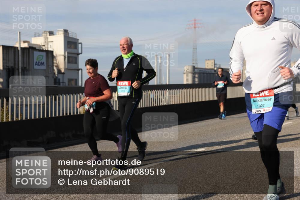 03.10.2025 - Köhlbrandbrückenlauf Lena Gebhardt http://msf.ph/oto/9089519 03.10.2025 10:07:09 Position 2 3256, 1927 meine-sportfotos.de