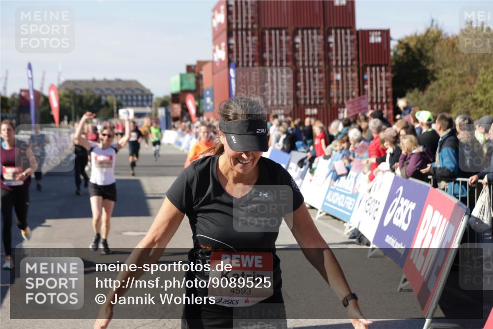 03.10.2025 - Köhlbrandbrückenlauf Jannik Wohlers http://msf.ph/oto/9089525 03.10.2025 13:19:22 Ziel 4593, 4690, 4725, 4727, 4828, 4971, 4996, 5009, 5405, 5443, 5451, 5578, 5853, 6057, 6225, 6226, 6230, 6576, 6753 meine-sportfotos.de