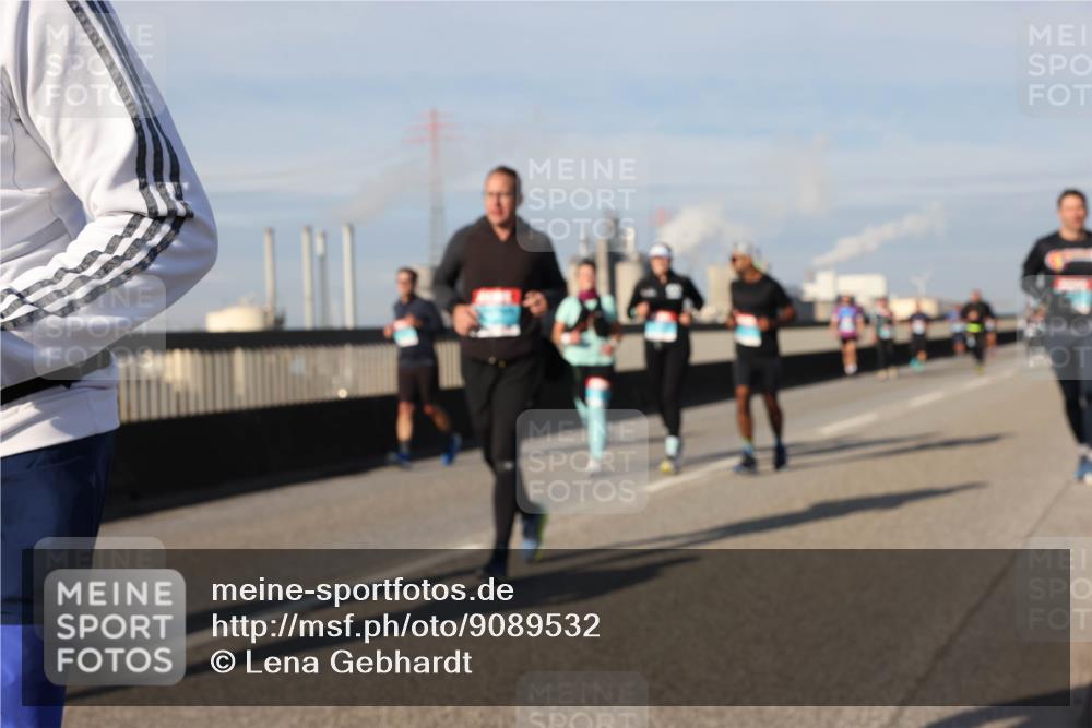 03.10.2025 - Köhlbrandbrückenlauf Lena Gebhardt http://msf.ph/oto/9089532 03.10.2025 10:07:10 Position 2  meine-sportfotos.de
