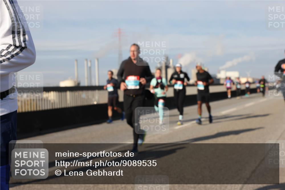 03.10.2025 - Köhlbrandbrückenlauf Lena Gebhardt http://msf.ph/oto/9089535 03.10.2025 10:07:10 Position 2  meine-sportfotos.de