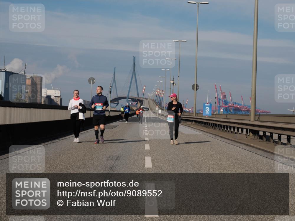 03.10.2025 - Köhlbrandbrückenlauf Fabian Wolf http://msf.ph/oto/9089552 03.10.2025 10:25:12 Position 3 3 meine-sportfotos.de