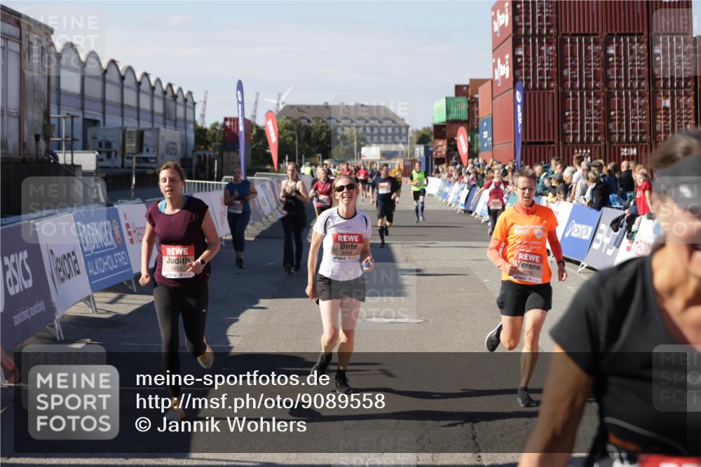 03.10.2025 - Köhlbrandbrückenlauf Jannik Wohlers http://msf.ph/oto/9089558 03.10.2025 13:19:23 Ziel 4593, 4690, 4725, 4727, 4828, 4971, 4996, 5009, 5405, 5443, 5451, 5578, 5853, 6057, 6225, 6226, 6230, 6576, 6753 meine-sportfotos.de