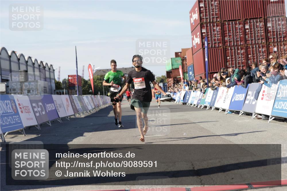 03.10.2025 - Köhlbrandbrückenlauf Jannik Wohlers http://msf.ph/oto/9089591 03.10.2025 12:53:40 Ziel 4043, 4155, 6241, 6624 meine-sportfotos.de