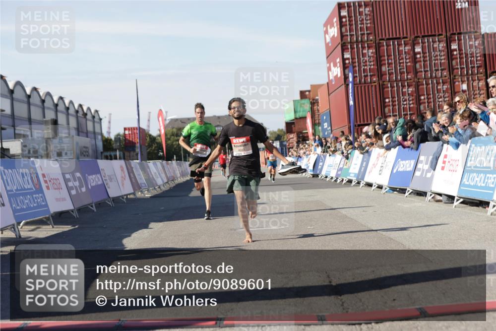 03.10.2025 - Köhlbrandbrückenlauf Jannik Wohlers http://msf.ph/oto/9089601 03.10.2025 12:53:40 Ziel 4043, 4155, 6241, 6624 meine-sportfotos.de