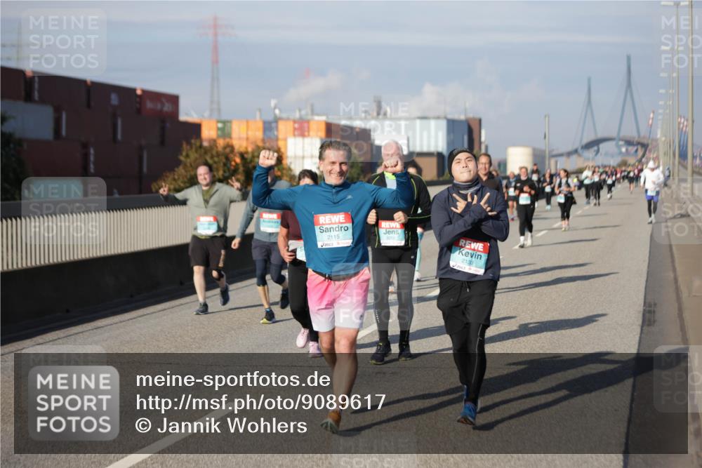 03.10.2025 - Köhlbrandbrückenlauf Jannik Wohlers http://msf.ph/oto/9089617 03.10.2025 10:09:47 Position 3 2115, 2133 meine-sportfotos.de