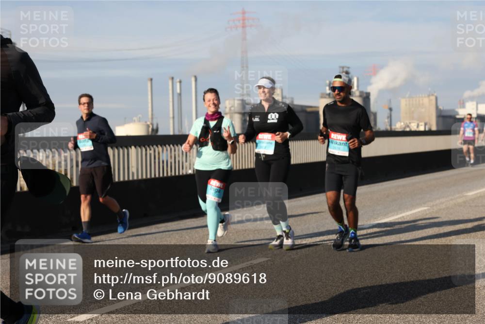 03.10.2025 - Köhlbrandbrückenlauf Lena Gebhardt http://msf.ph/oto/9089618 03.10.2025 10:07:12 Position 2 2676 meine-sportfotos.de