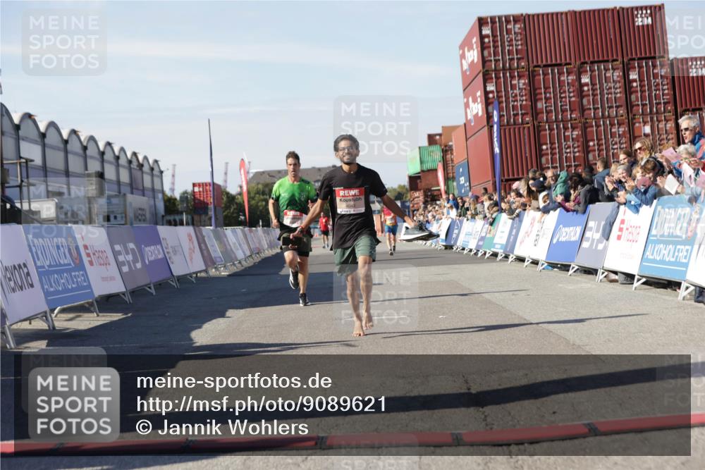 03.10.2025 - Köhlbrandbrückenlauf Jannik Wohlers http://msf.ph/oto/9089621 03.10.2025 12:53:40 Ziel 4043, 4155, 6241, 6624 meine-sportfotos.de