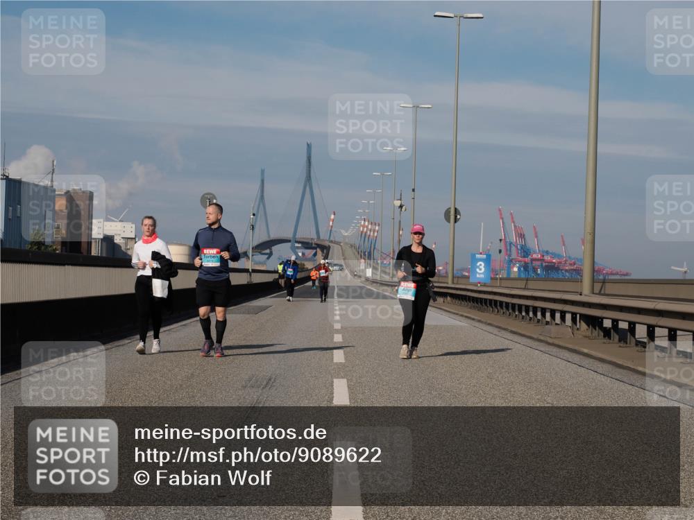 03.10.2025 - Köhlbrandbrückenlauf Fabian Wolf http://msf.ph/oto/9089622 03.10.2025 10:25:13 Position 3 3 meine-sportfotos.de