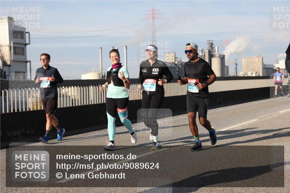 03.10.2025 - Köhlbrandbrückenlauf Lena Gebhardt http://msf.ph/oto/9089624 03.10.2025 10:07:12 Position 2 1358, 2177, 2676 meine-sportfotos.de