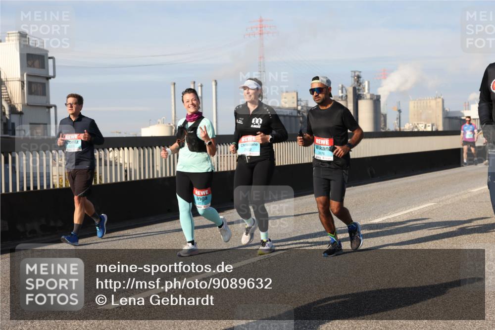 03.10.2025 - Köhlbrandbrückenlauf Lena Gebhardt http://msf.ph/oto/9089632 03.10.2025 10:07:12 Position 2 1358, 2177, 2676 meine-sportfotos.de