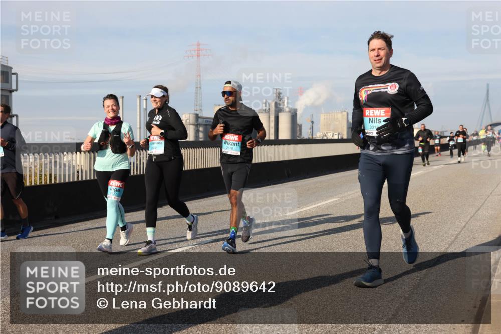 03.10.2025 - Köhlbrandbrückenlauf Lena Gebhardt http://msf.ph/oto/9089642 03.10.2025 10:07:12 Position 2 2177, 2922, 2676, 3012 meine-sportfotos.de