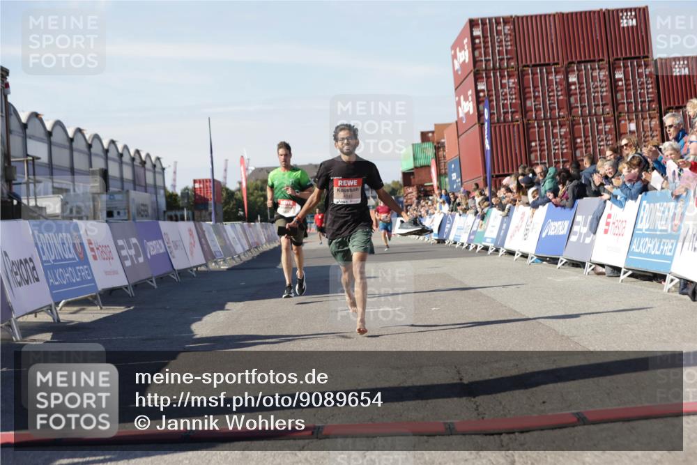 03.10.2025 - Köhlbrandbrückenlauf Jannik Wohlers http://msf.ph/oto/9089654 03.10.2025 12:53:40 Ziel 4043, 4155, 6241, 6624 meine-sportfotos.de