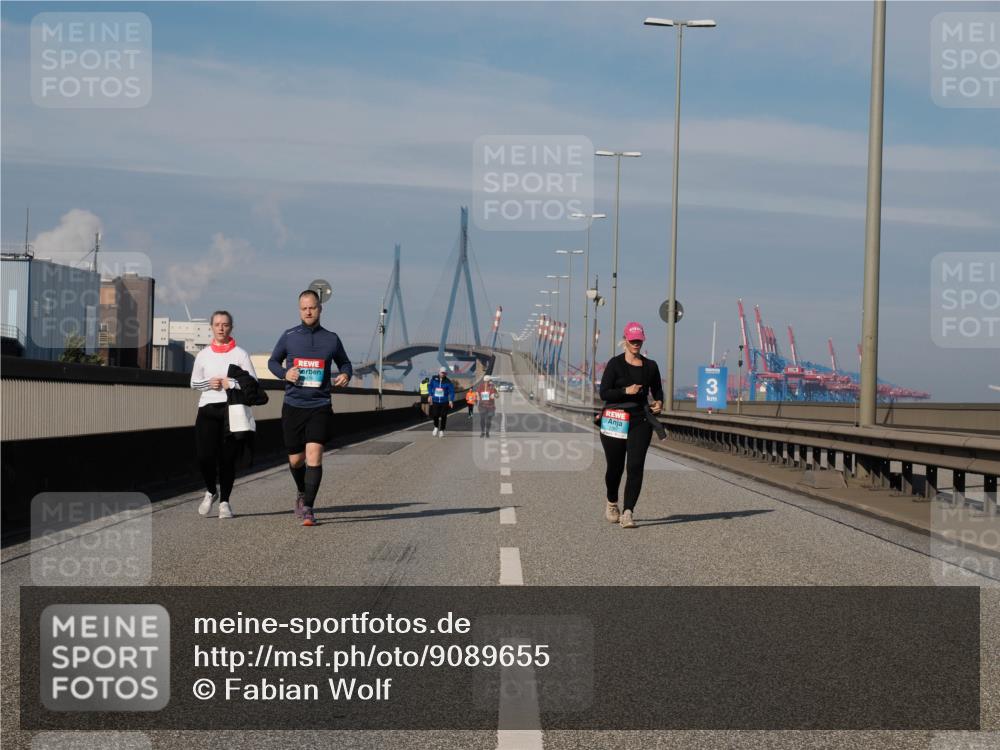 03.10.2025 - Köhlbrandbrückenlauf Fabian Wolf http://msf.ph/oto/9089655 03.10.2025 10:25:14 Position 3 3 meine-sportfotos.de