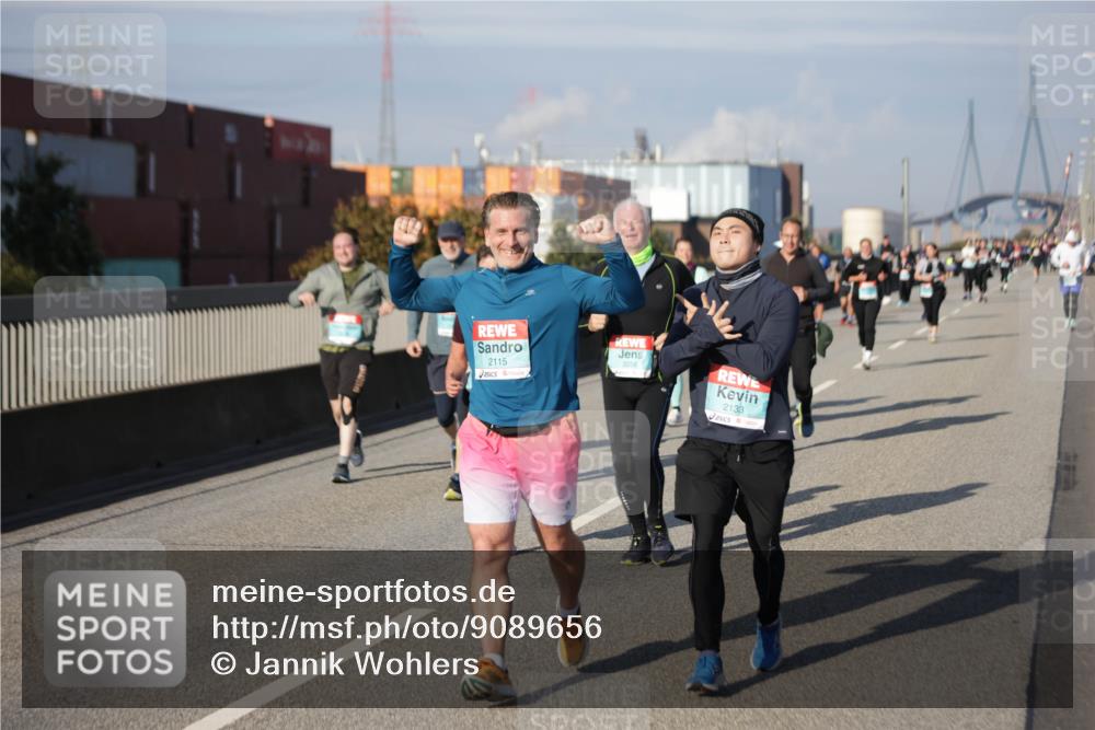 03.10.2025 - Köhlbrandbrückenlauf Jannik Wohlers http://msf.ph/oto/9089656 03.10.2025 10:09:48 Position 3 2115, 3256, 2133 meine-sportfotos.de