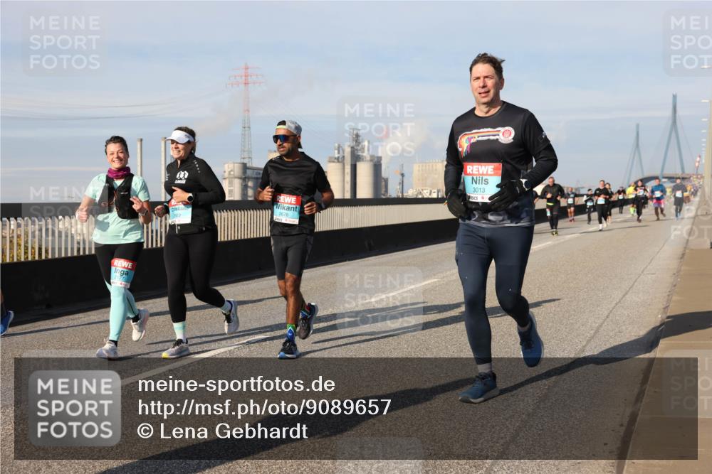 03.10.2025 - Köhlbrandbrückenlauf Lena Gebhardt http://msf.ph/oto/9089657 03.10.2025 10:07:12 Position 2 2922, 2676, 3013 meine-sportfotos.de