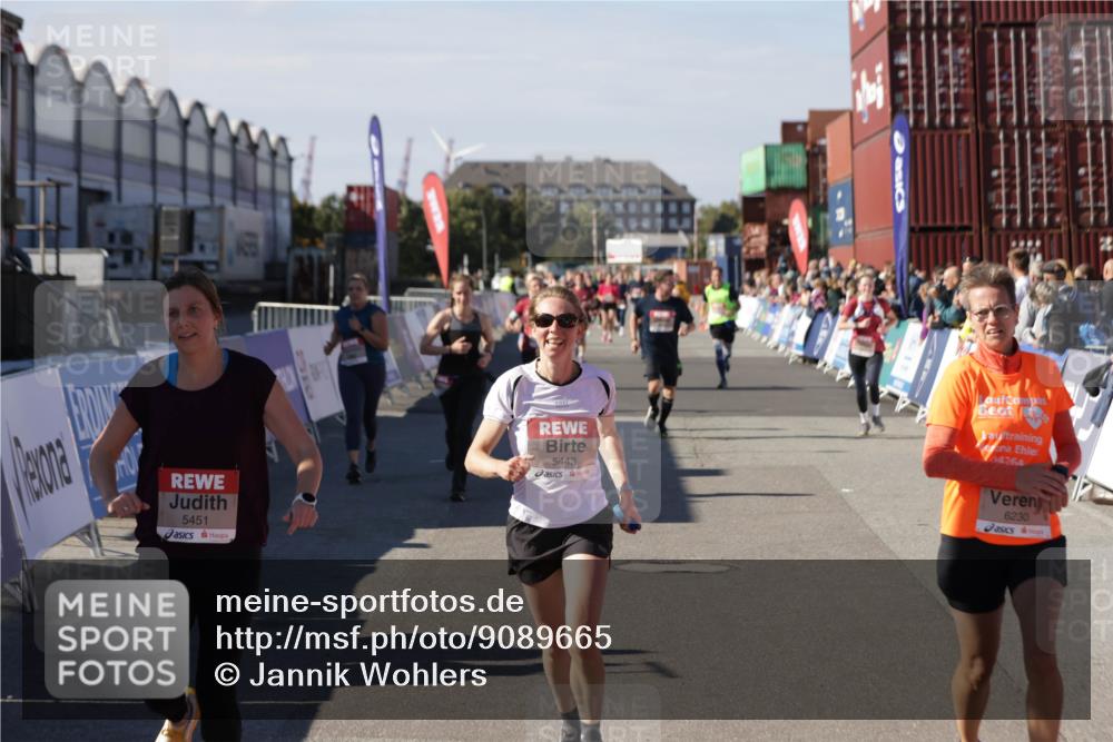 03.10.2025 - Köhlbrandbrückenlauf Jannik Wohlers http://msf.ph/oto/9089665 03.10.2025 13:19:23 Ziel 4593, 4690, 4725, 4727, 4828, 4971, 4996, 5009, 5405, 5443, 5451, 5578, 5853, 6057, 6225, 6226, 6230, 6576, 6753 meine-sportfotos.de