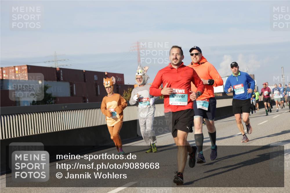03.10.2025 - Köhlbrandbrückenlauf Jannik Wohlers http://msf.ph/oto/9089668 03.10.2025 09:58:40 Position 3 2165, 2007, 1510 meine-sportfotos.de