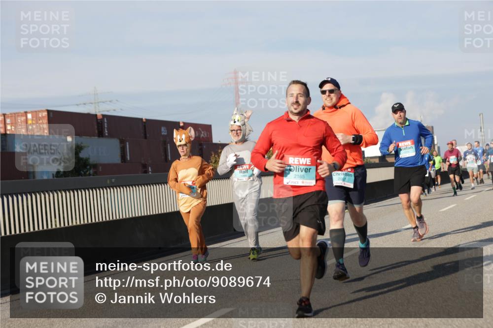 03.10.2025 - Köhlbrandbrückenlauf Jannik Wohlers http://msf.ph/oto/9089674 03.10.2025 09:58:40 Position 3 2165, 2007, 1510 meine-sportfotos.de