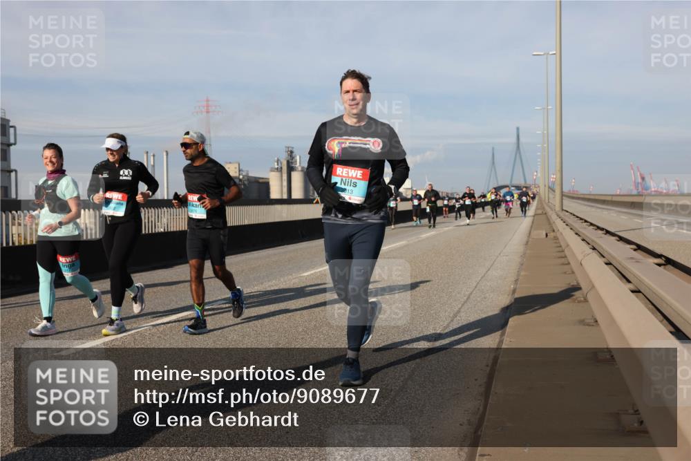 03.10.2025 - Köhlbrandbrückenlauf Lena Gebhardt http://msf.ph/oto/9089677 03.10.2025 10:07:13 Position 2 3013 meine-sportfotos.de