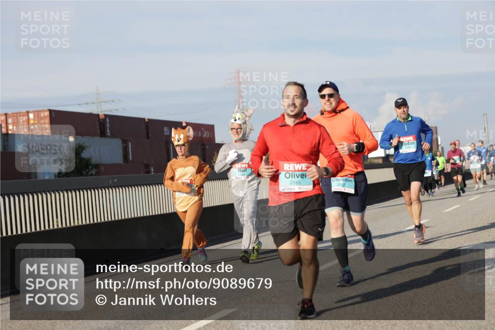 03.10.2025 - Köhlbrandbrückenlauf Jannik Wohlers http://msf.ph/oto/9089679 03.10.2025 09:58:40 Position 3 70600, 1289, 2165, 2007, 1510 meine-sportfotos.de