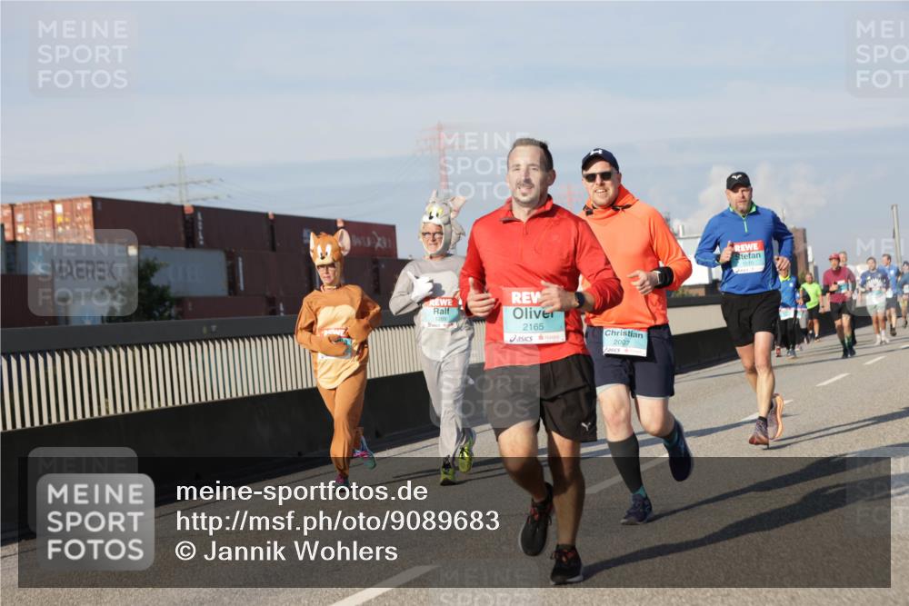03.10.2025 - Köhlbrandbrückenlauf Jannik Wohlers http://msf.ph/oto/9089683 03.10.2025 09:58:40 Position 3 2165, 2007, 1510 meine-sportfotos.de