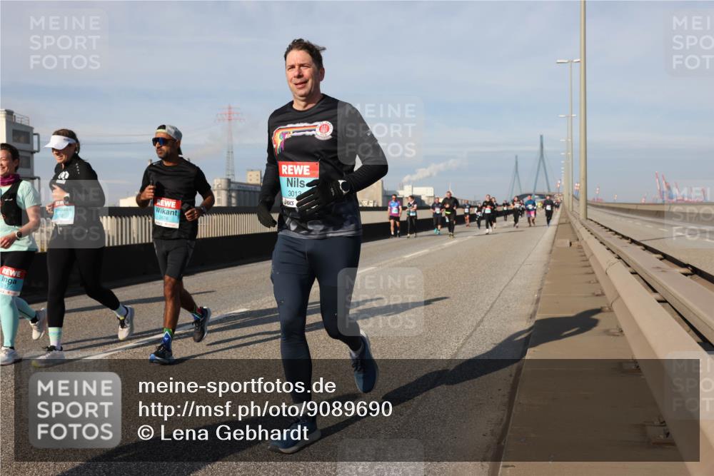 03.10.2025 - Köhlbrandbrückenlauf Lena Gebhardt http://msf.ph/oto/9089690 03.10.2025 10:07:13 Position 2 2177, 2676, 3013 meine-sportfotos.de