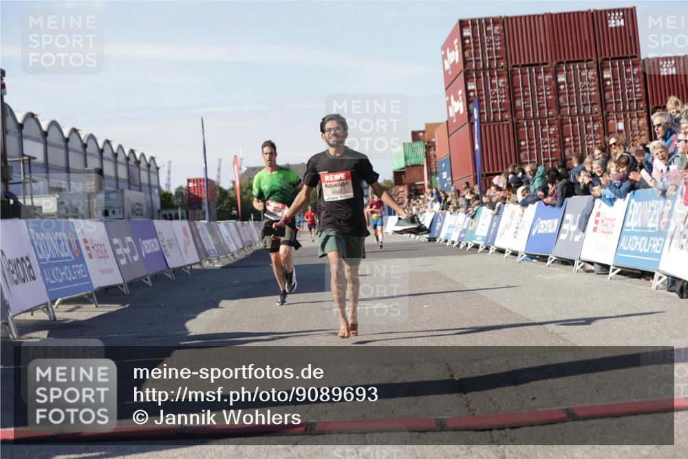 03.10.2025 - Köhlbrandbrückenlauf Jannik Wohlers http://msf.ph/oto/9089693 03.10.2025 12:53:40 Ziel 4043, 4155, 6241, 6624 meine-sportfotos.de