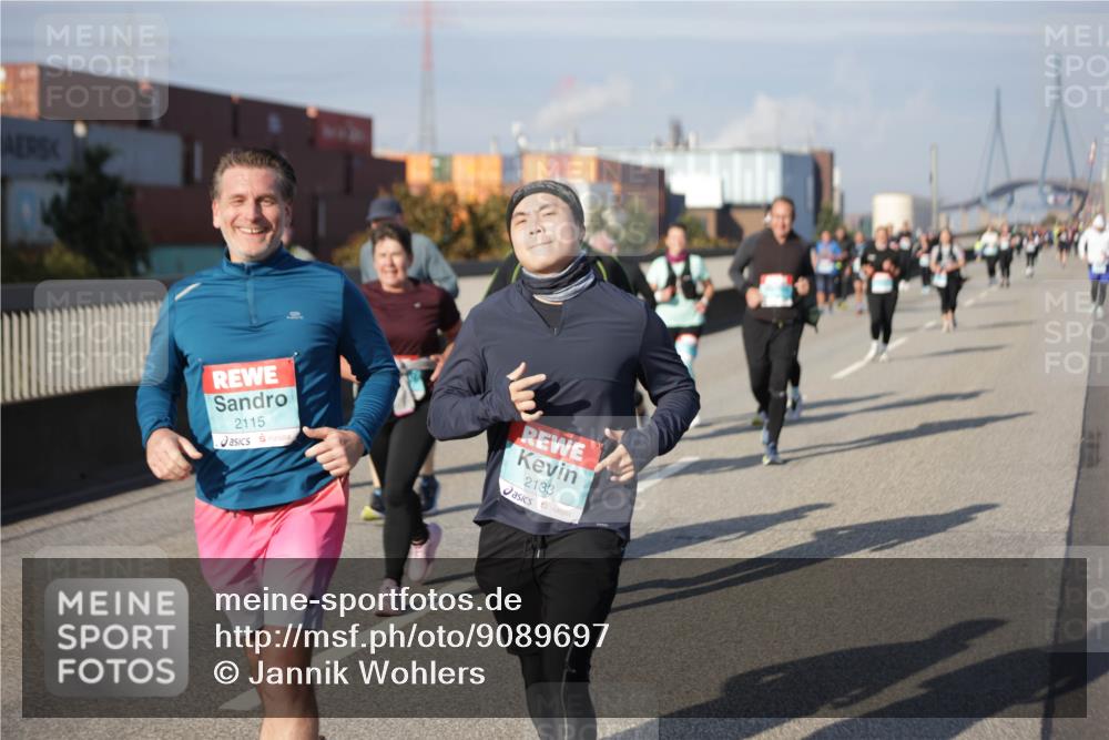 03.10.2025 - Köhlbrandbrückenlauf Jannik Wohlers http://msf.ph/oto/9089697 03.10.2025 10:09:49 Position 3 2115, 2133 meine-sportfotos.de