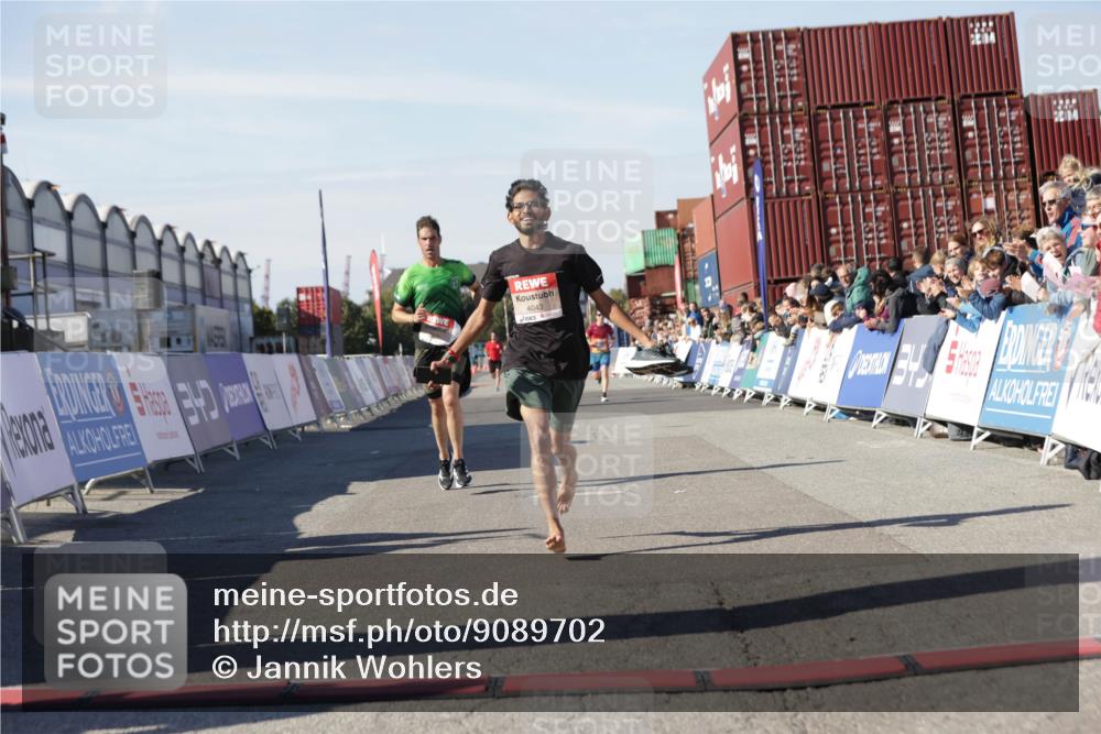 03.10.2025 - Köhlbrandbrückenlauf Jannik Wohlers http://msf.ph/oto/9089702 03.10.2025 12:53:40 Ziel 4043, 4155, 6241, 6624 meine-sportfotos.de