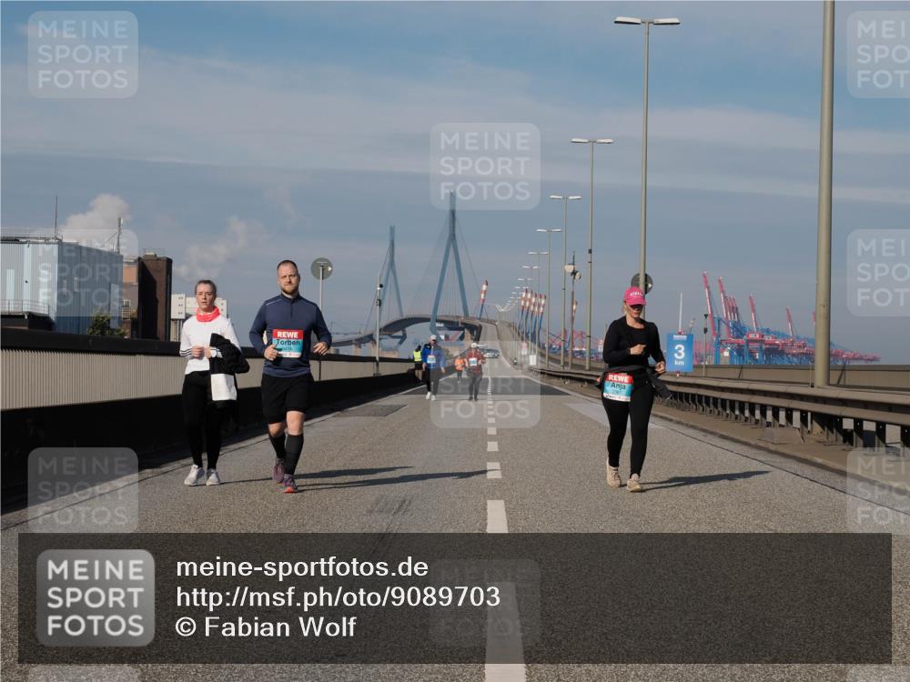 03.10.2025 - Köhlbrandbrückenlauf Fabian Wolf http://msf.ph/oto/9089703 03.10.2025 10:25:15 Position 3 3 meine-sportfotos.de