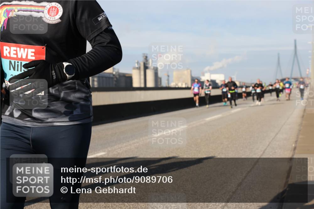 03.10.2025 - Köhlbrandbrückenlauf Lena Gebhardt http://msf.ph/oto/9089706 03.10.2025 10:07:14 Position 2  meine-sportfotos.de