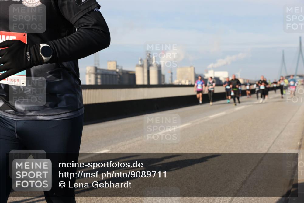 03.10.2025 - Köhlbrandbrückenlauf Lena Gebhardt http://msf.ph/oto/9089711 03.10.2025 10:07:14 Position 2  meine-sportfotos.de