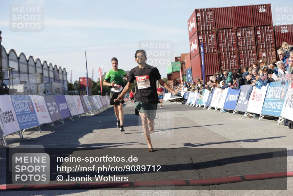 03.10.2025 - Köhlbrandbrückenlauf Jannik Wohlers http://msf.ph/oto/9089712 03.10.2025 12:53:40 Ziel 4043, 4155, 6241, 6624 meine-sportfotos.de