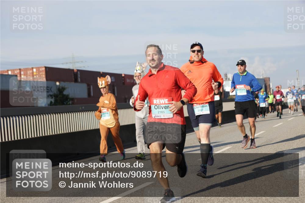03.10.2025 - Köhlbrandbrückenlauf Jannik Wohlers http://msf.ph/oto/9089719 03.10.2025 09:58:40 Position 3 2165, 2007, 1510 meine-sportfotos.de