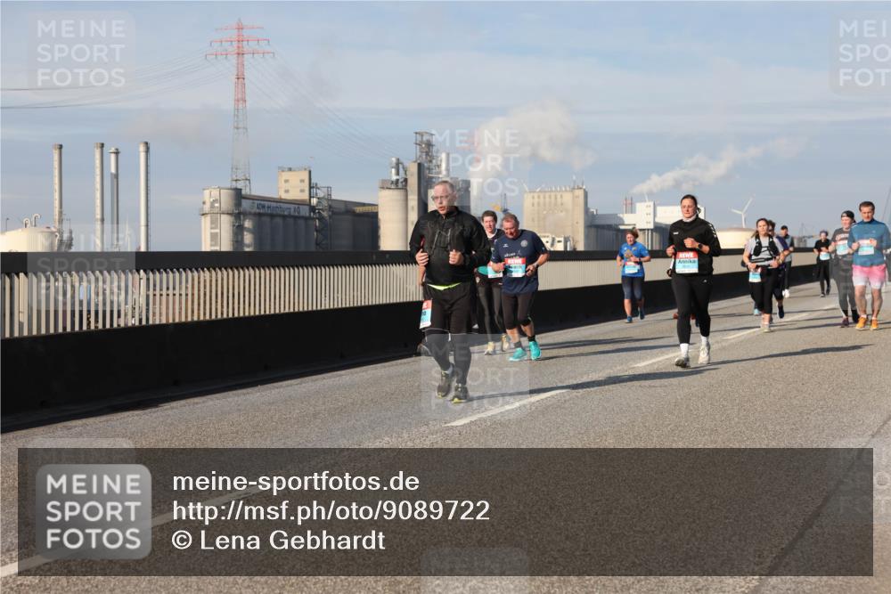 03.10.2025 - Köhlbrandbrückenlauf Lena Gebhardt http://msf.ph/oto/9089722 03.10.2025 10:07:19 Position 2  meine-sportfotos.de