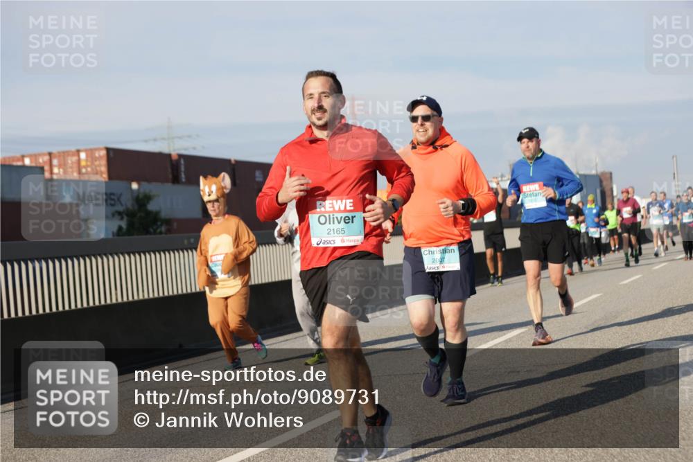 03.10.2025 - Köhlbrandbrückenlauf Jannik Wohlers http://msf.ph/oto/9089731 03.10.2025 09:58:41 Position 3 2165, 2007, 1510 meine-sportfotos.de