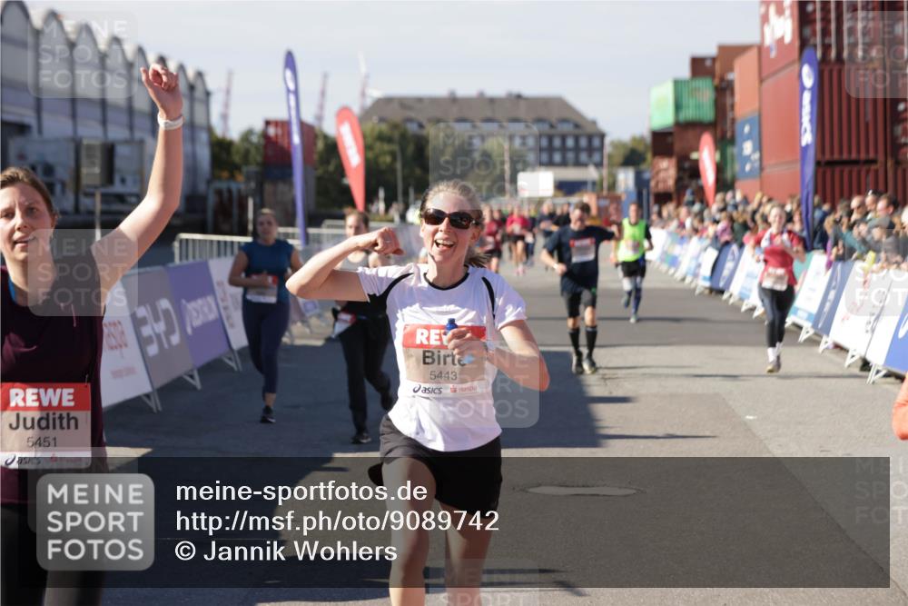 03.10.2025 - Köhlbrandbrückenlauf Jannik Wohlers http://msf.ph/oto/9089742 03.10.2025 13:19:24 Ziel 4593, 4690, 4691, 4725, 4828, 4971, 4996, 5009, 5405, 5443, 5451, 5578, 5853, 6057, 6225, 6226, 6230, 6576, 6753 meine-sportfotos.de